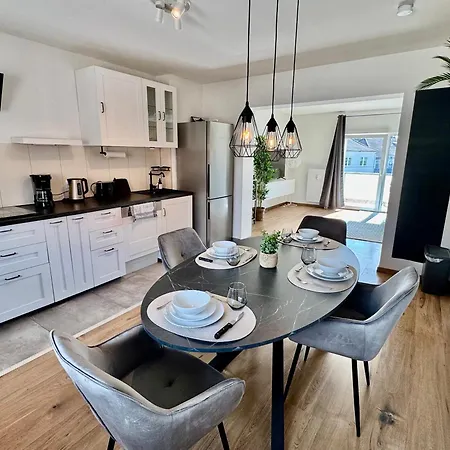 Fewo-palmtrees 4 - Grosse Moderne 2 Zimmerwohnung Mit Sued-west Balkon In Gladbeck-mitte Naehe Movie Park Und Arena Aufschalke *