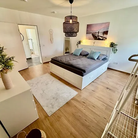 Fewo-palmtrees 4 - Große Moderne 2 Zimmerwohnung Mit Süd-west Balkon In Gladbeck-mitte Nähe Movie Park Und Arena Aufschalke Apartment