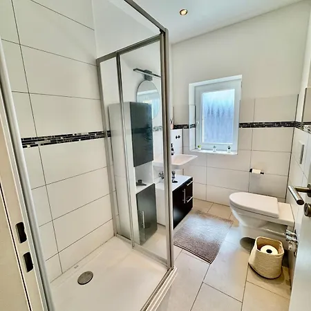 Fewo-palmtrees 4 - Grosse Moderne 2 Zimmerwohnung Mit Sued-west Balkon In Gladbeck-mitte Naehe Movie Park Und Arena Aufschalke