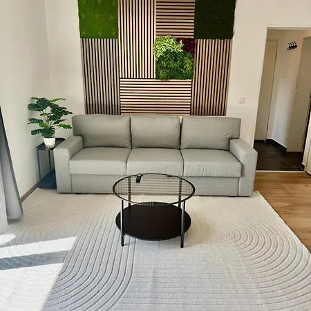 Fewo-palmtrees 4 - Grosse Moderne 2 Zimmerwohnung Mit Sued-west Balkon In Gladbeck-mitte Naehe Movie Park Und Arena Aufschalke גלדבק