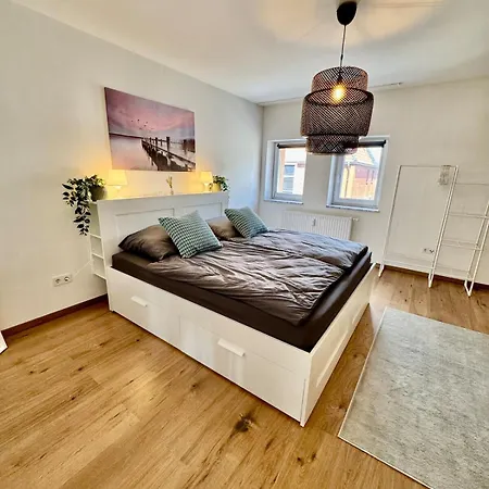 Fewo-palmtrees 4 - Große Moderne 2 Zimmerwohnung Mit Süd-west Balkon In Gladbeck-mitte Nähe Movie Park Und Arena Aufschalke