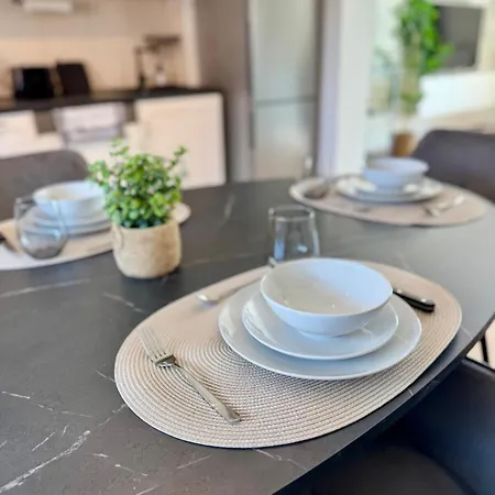 Apartmán Fewo-palmtrees 4 - Grosse Moderne 2 Zimmerwohnung Mit Sued-west Balkon In Gladbeck-mitte Naehe Movie Park Und Arena Aufschalke Gladbeck