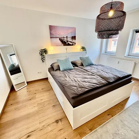 Fewo-palmtrees 4 - Große Moderne 2 Zimmerwohnung Mit Süd-west Balkon In Gladbeck-mitte Nähe Movie Park Und Arena Aufschalke Gladbeck