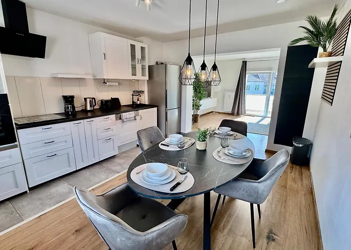 Fewo-palmtrees 4 - Grosse Moderne 2 Zimmerwohnung Mit Sued-west Balkon In Gladbeck-mitte Naehe Movie Park Und Arena Aufschalke *