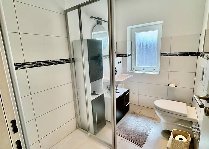 Fewo-palmtrees 4 - Grosse Moderne 2 Zimmerwohnung Mit Sued-west Balkon In Gladbeck-mitte Naehe Movie Park Und Arena Aufschalke