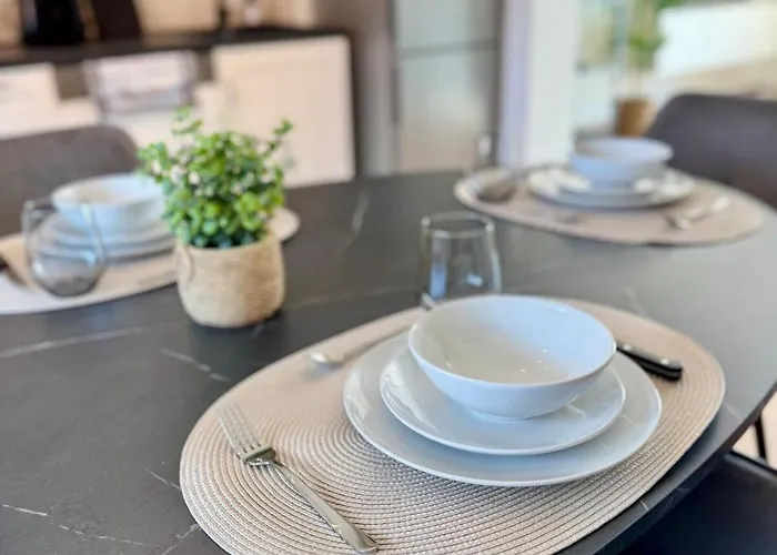 Апартаменты Fewo-palmtrees 4 - Grosse Moderne 2 Zimmerwohnung Mit Sued-west Balkon In Gladbeck-mitte Naehe Movie Park Und Arena Aufschalke Гладбек