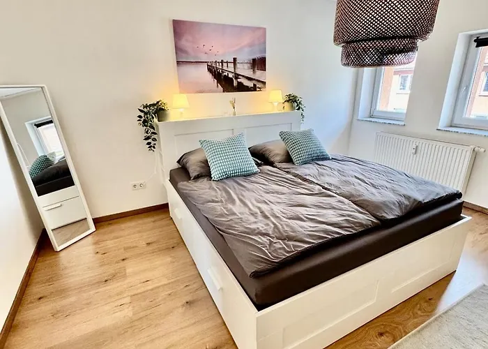 Fewo-palmtrees 4 - Grosse Moderne 2 Zimmerwohnung Mit Sued-west Balkon In Gladbeck-mitte Naehe Movie Park Und Arena Aufschalke Гладбек