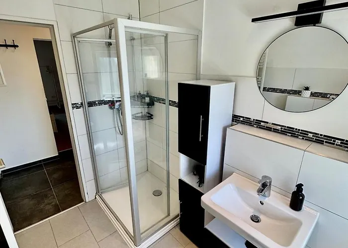 Fewo-palmtrees 4 - Grosse Moderne 2 Zimmerwohnung Mit Sued-west Balkon In Gladbeck-mitte Naehe Movie Park Und Arena Aufschalke * Gladbeck